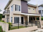 MODERN AND SPACIOUS HOUSE WITH 4 BEDROOMS AND 2 CARPORT...