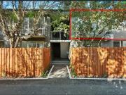 Modern and stylish unit in popular Kangaroo Flat