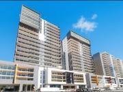 Modern Apartment Close to Train Station!