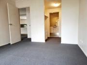 Modern Apartment in Prime Holroyd Location