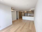 Modern Apartment in Prime Location Close to Caufiled