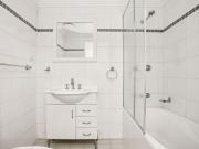 Modern Apartment with Balcony & Parking in a Convenient...