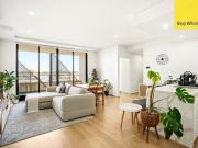 MODERN APARTMENT WITH CITY VIEWS & UNMATCHED CONVENIENCE