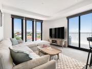 Modern Apartment with Stunning Views