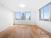 Modern Apartment With Two Balconies Prime Chatswood Location