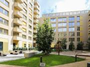 Modern ausgestattet und lichtdurchflutet mit Parkett,...