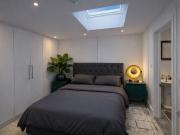 Modern Basement Flat with Private Garden