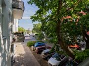 Modern, bright and quiet apartment with balcony in...