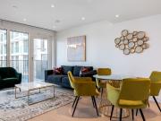 Modern bright flat with balcony courtyard & lounge Modern bright flat with balcony courtyard & lounge