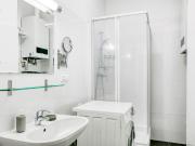 Modern Brigittenau 1BR w/ AC, Elevator, near Metro U4,...