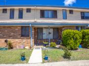 Modern coastal unit in the heart of Forster