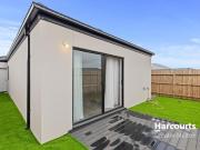 Modern Comfort! 3 Bedroom Home in Manor Lakes