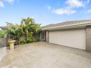 Modern Comfort in the Heart of Innes Lake