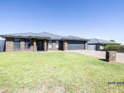 Modern Comfort Meets Family Living in Quiet Cul de Sac