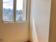 Modern Condo in Prime Location – Perfect for Expats &...