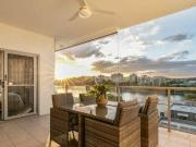 MODERN CONTEMPORARY RIVERSIDE LOCALE