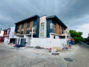 Modern Contemporary Townhouse for Sale in BF Resort...