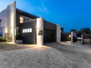 modern & contemporary upmarket devel.