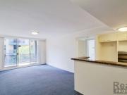 Modern Convenient 2 Bedroom Walk to Station & Shops