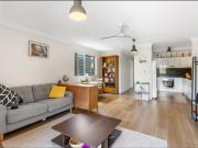 Modern & Convenient Apartment with Air Con in the Heart...