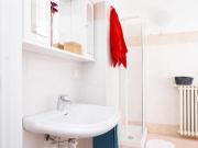 Modern double bedroom near Maciachini metro station