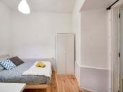 Modern double bedroom with balcony in Cais do Sodré Room 7