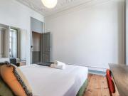 Modern double bedroom with private balcony in Campo de...