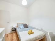 Modern double interior bedroom in Cais do Sodré Room 6