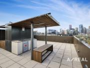 Modern Double Storey Apartment Near Melbourne Uni –...