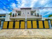 Modern Duplex House and Lot for sale in First BF Homes,...