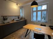 Modern eingerichtete, schöne Altbau Wohnung mit Balkon