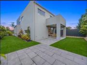 MODERN EX DISPLAY HOME GREAT LOCATION
