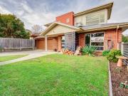 Modern Executive Style Townhouse with 4 bed and 3 Bathrooms