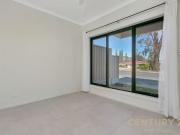 MODERN EXECUTIVE TOWNHOUSE 6.6 KW SOLAR PANELS!