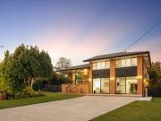 MODERN FAMILY ENTERTAINER IN PREMIER LOCATION + SELF...