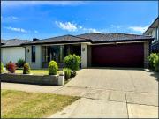 Modern Family Home in Clyde North