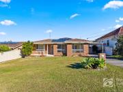 Modern Family Home in Peaceful Pipers Bay Pocket
