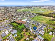 MODERN FAMILY HOME WITH CARAVAN ACCESS