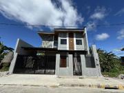 Modern Family Living in a Gated Subdivision – Colinas...