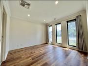 Modern Family Living in Fraser Rise’s Prime Location