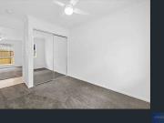 Modern Family Living in the Heart of South Maclean –...