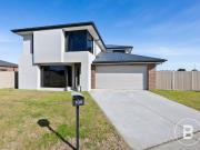 MODERN FAMILY LIVING WITH SIDE ACCESS & SPACIOUS BACKYARD
