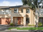 Modern Family Townhouse in a Sought After Craigieburn Pocket