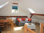 Modern, fashionable suite in excellent location