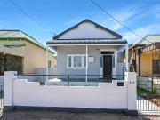 MODERN FINISHES GREAT LOCATION