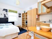 Modern first floor studio apartment near ESCP