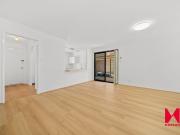 Modern, Fresh and Low Maintenance Living in a Super...