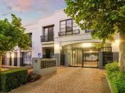 Modern Fully Furnished 2 Bedroom Apartment in Prime...
