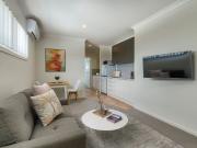 MODERN, FULLY FURNISHED, DESIGNER APARTMENT IN WYNNUM