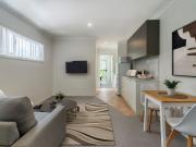 MODERN, FULLY FURNISHED, DESIGNER APARTMENT IN WYNNUM
